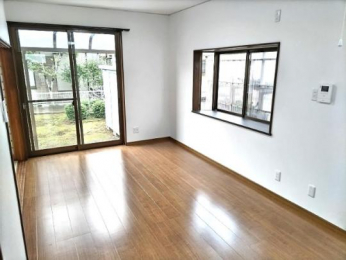 �@�����E���r���O