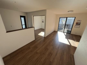 �@�����E���r���O