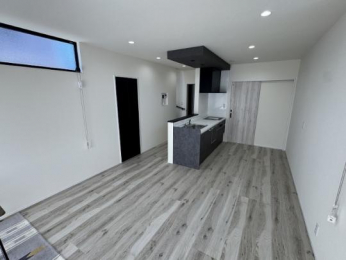 �@�����E���r���O