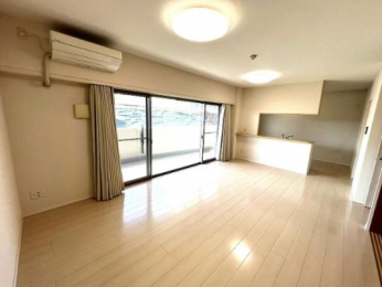 �@�����E���r���O